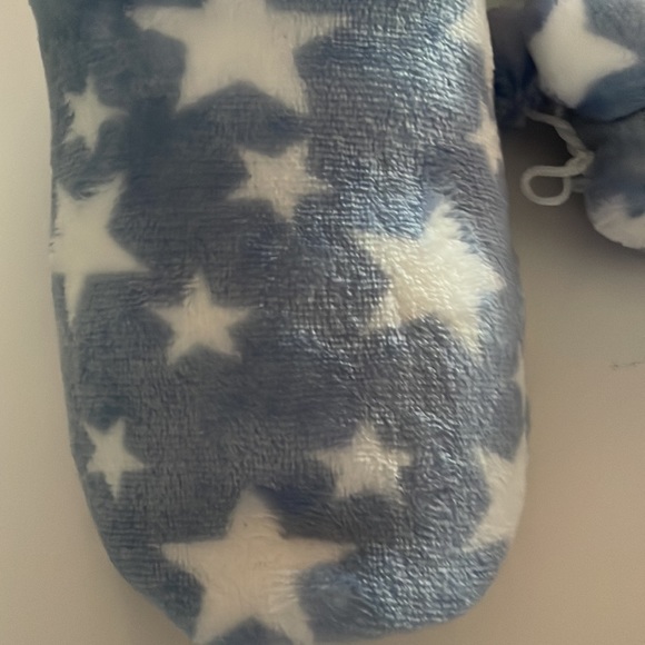 Blue Star Slipper Booties with Pom Pom’s Size 7-9 - Picture 11 of 12